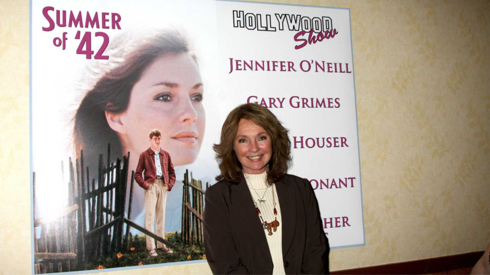 LOS ANGELES - OCT 9: Jennifer O'Neill at the Hollywood Show at Marriott Convention Center.Theatre on October 9, 2010 in Burbank, CA
