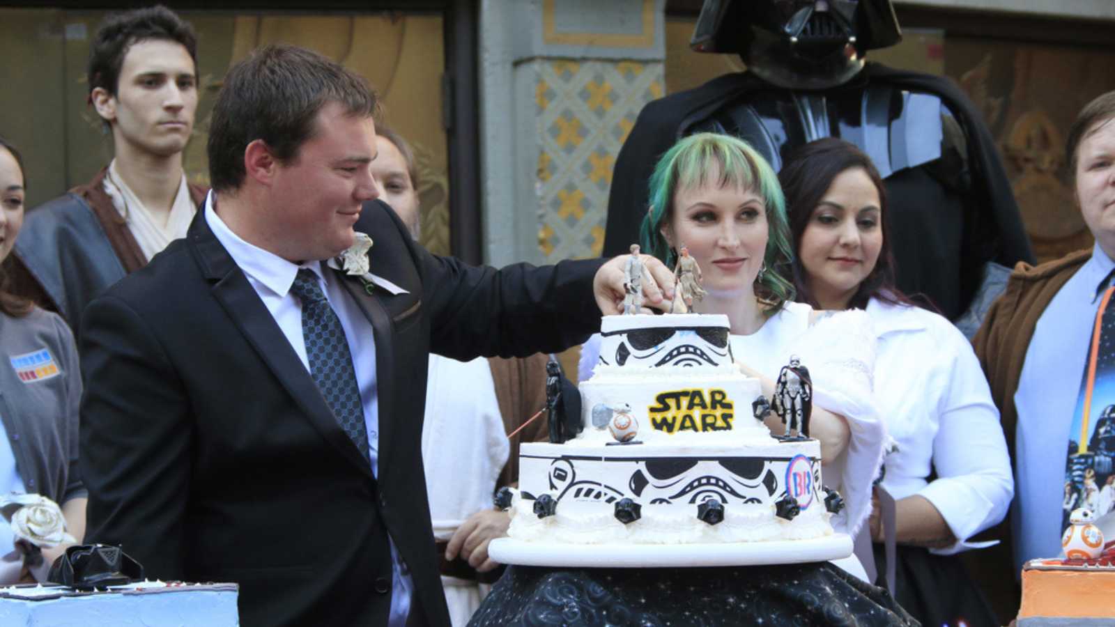 LOS ANGELES - DEC 17: Andrew Porters, Caroline Ritter at the Australian Star Wars fans get married in a Star Wars-themed wedding at the TCL Chinese Theater on December 17, 2015 in Los Angeles, CA