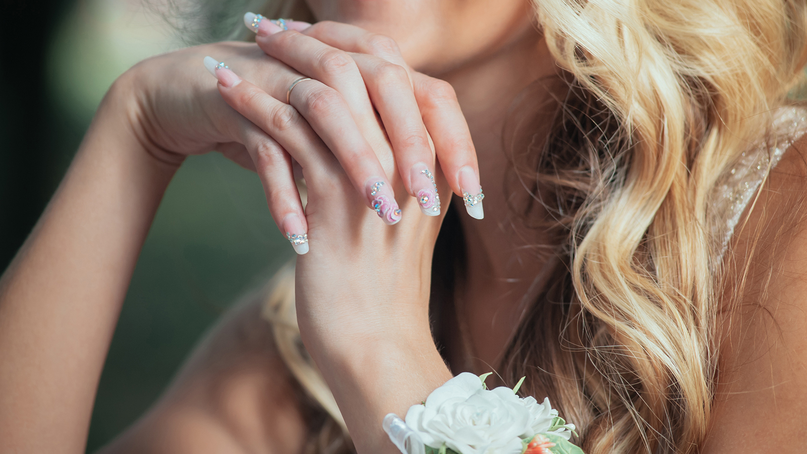 hands bride with manicure