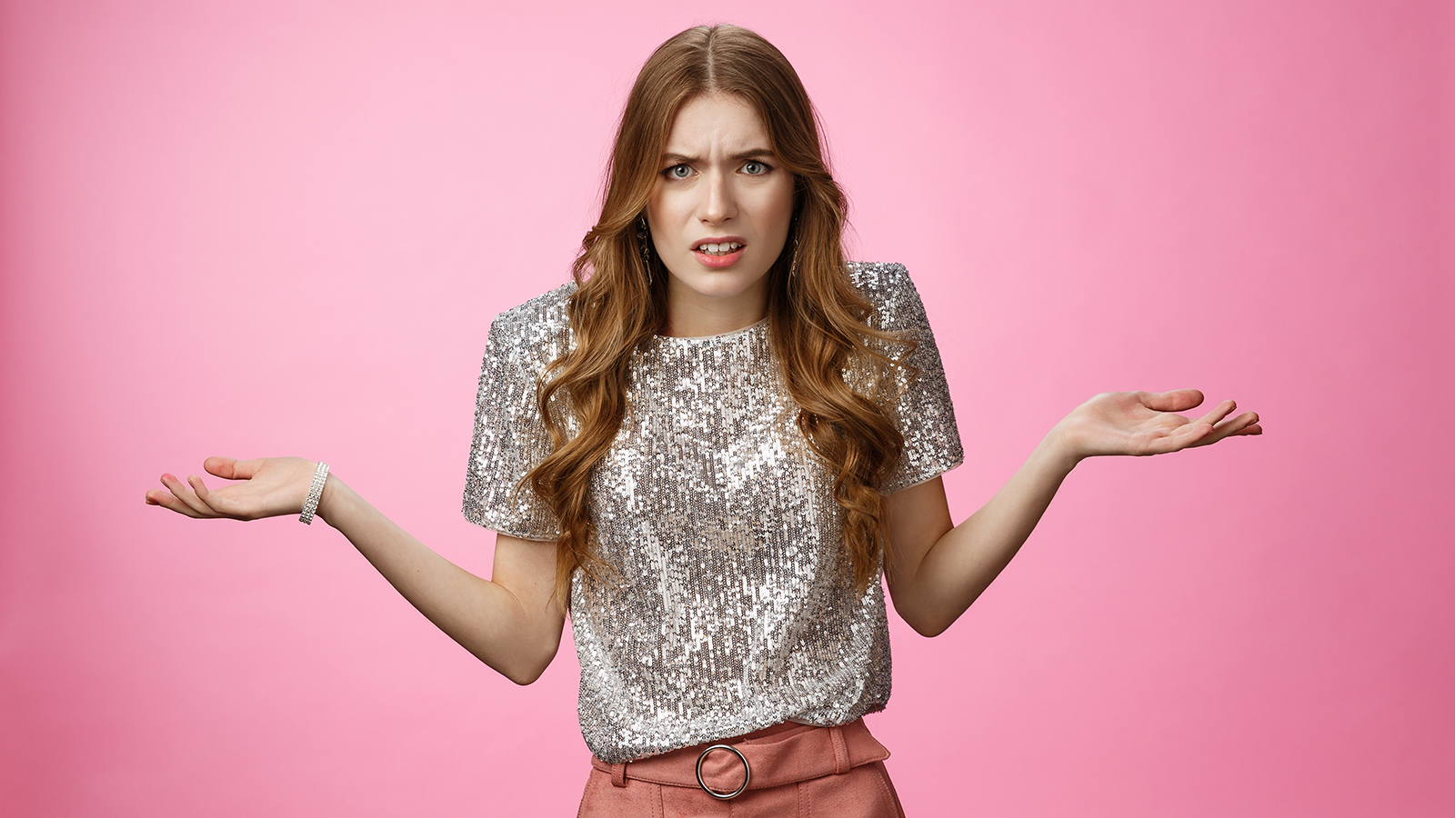 Pissed off annoyed glamour arrogant european woman arguing shrugging cringing displeased bothered spread hands sideways dismay, fighting confused questioned irritated, standing pink background