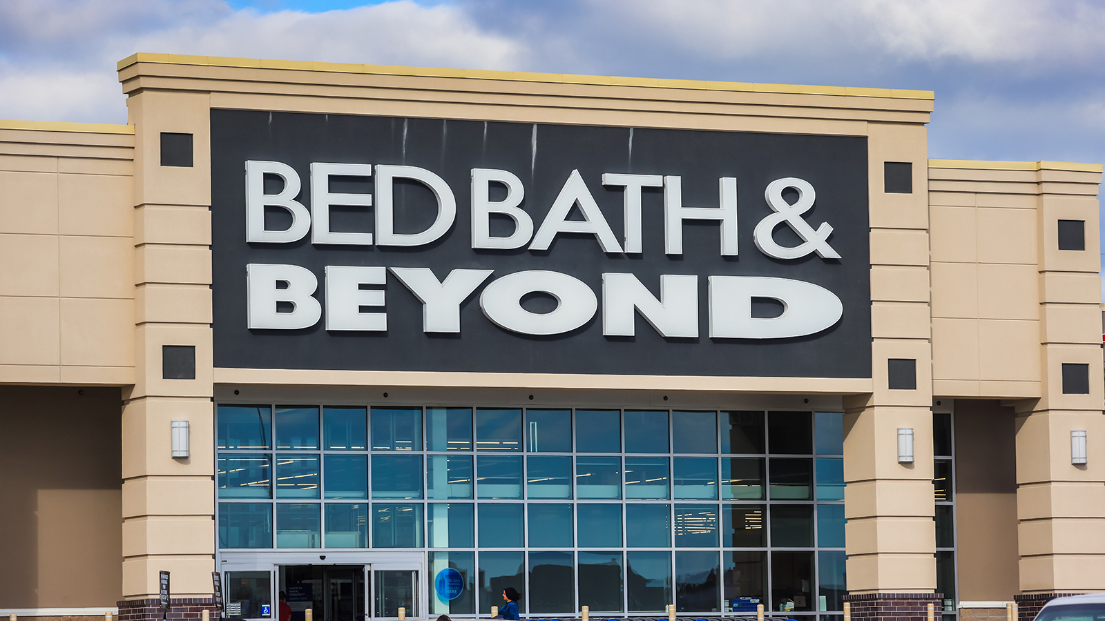 HALIFAX, NOVA SCOTIA, CANADA - JUNE 2022 - BED BATH BEYOND Storefront. An American chain of domestic merchandise retail stores for Bedding, Baths, Cookware, Fine China, Wedding, Gifts