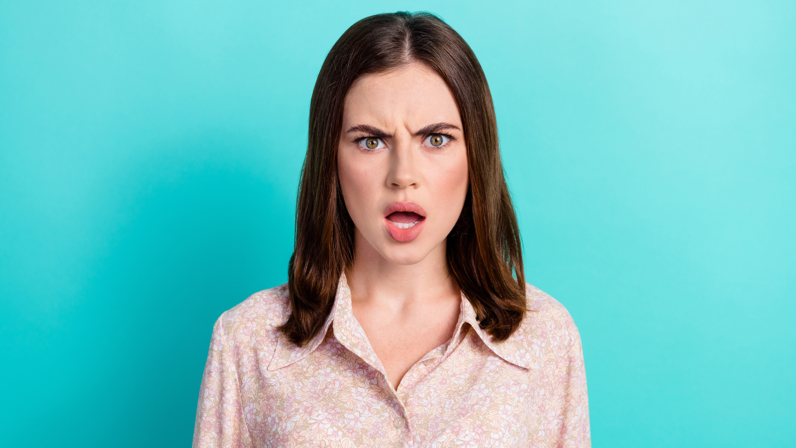 Photo portrait of gorgeous young girl offended shouting angry dressed stylish smart casual outfit isolated on aquamarine color background