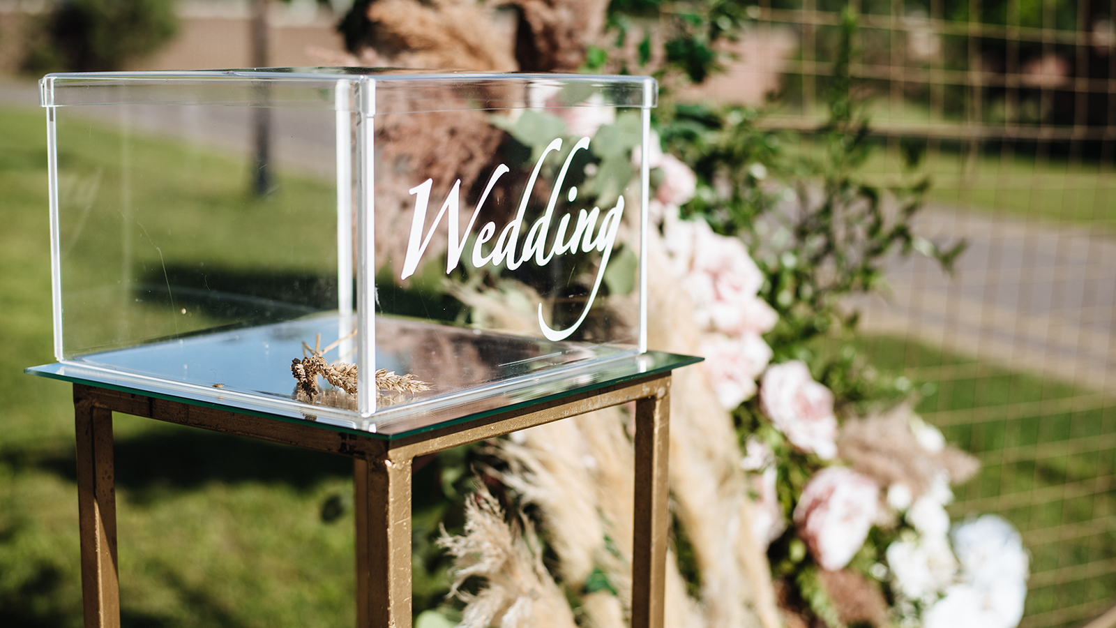 Casket for a wedding for gifts. Glass box for wedding gifts. Wedding decor.