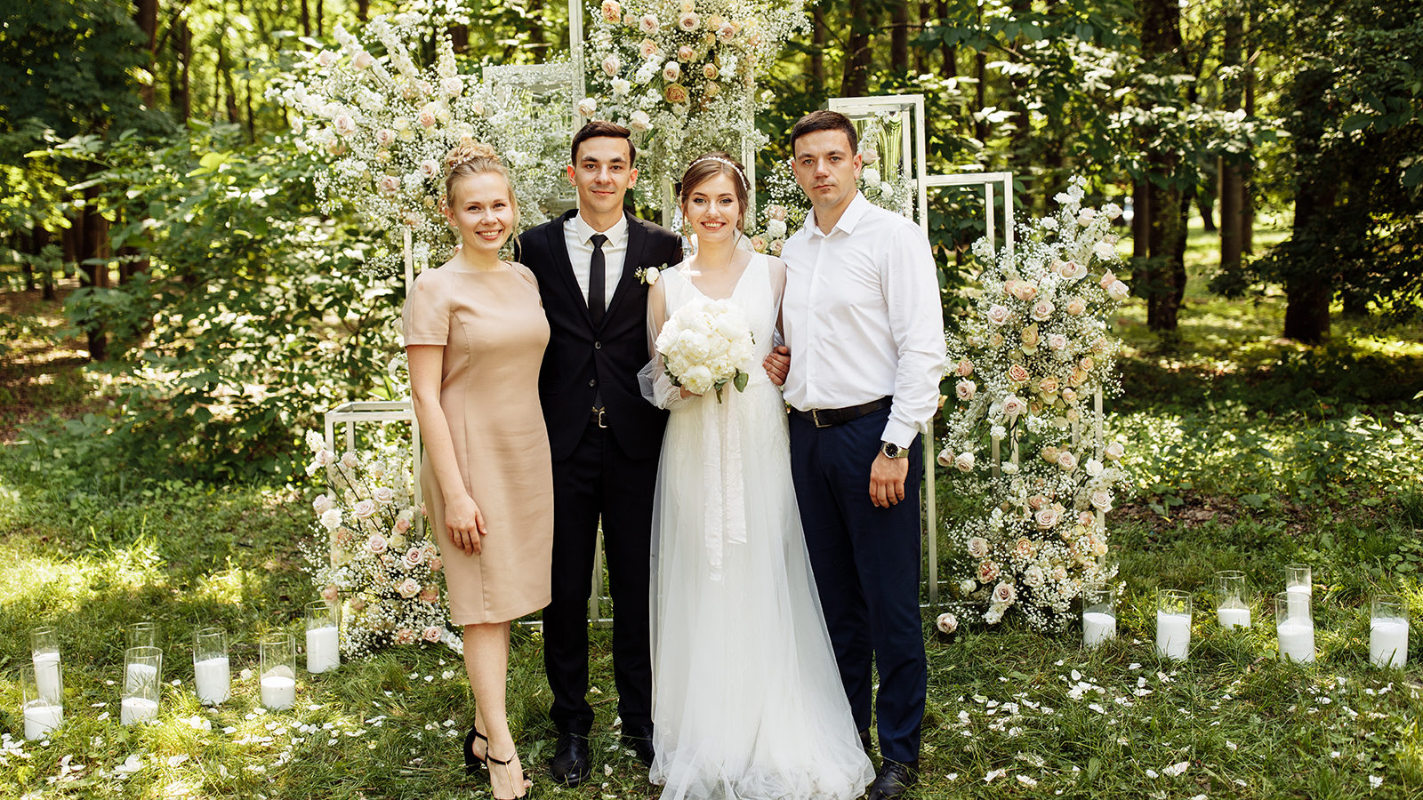 the newlyweds are photographed with family and friends. large group of people. A beautiful bride with a handsome groom is photographed with guests of different ages and nationalities against