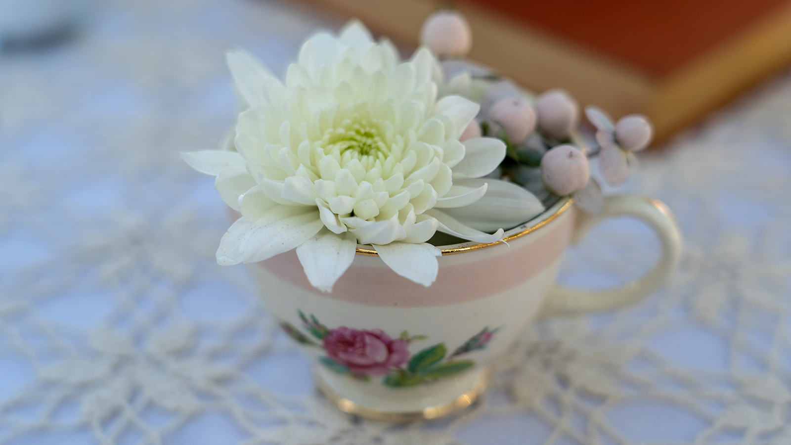 Wedding centerpiece for table in Spring